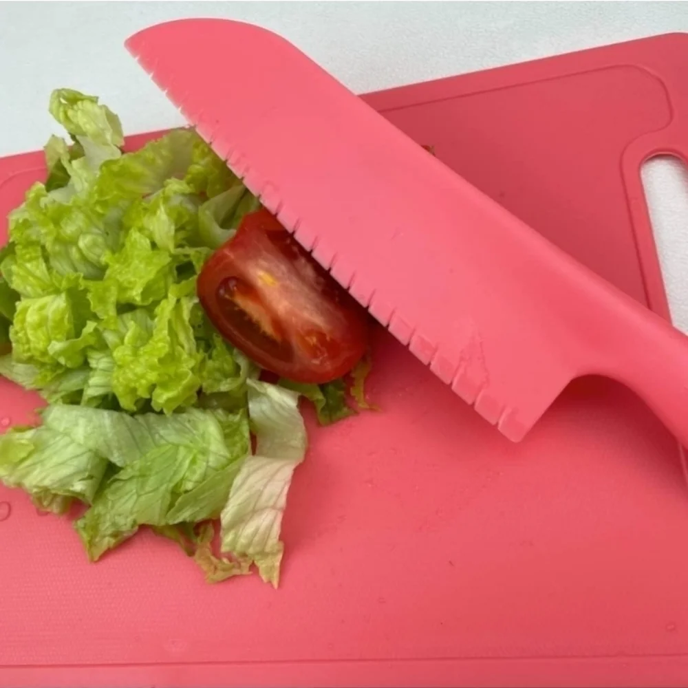 Progressive Serrated Red Plastic Produce Lettuce Knife